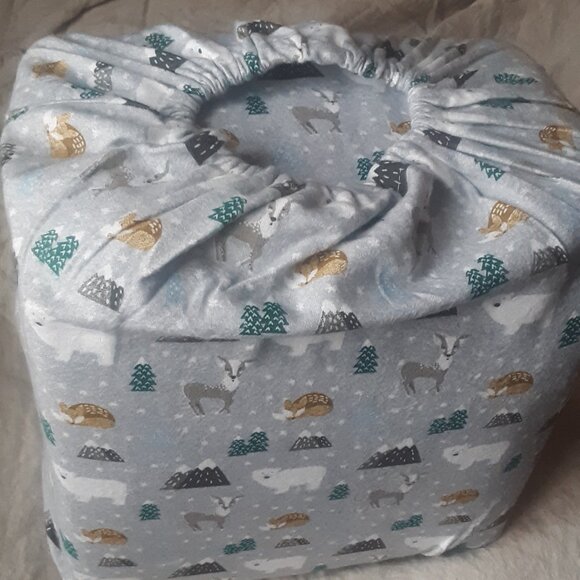 Flannel Portugal Cal. King Grey Background with Animal & Plant Print Sheet Set - Picture 4 of 7